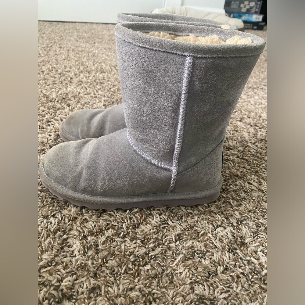 Gray Bearpaw youth boots